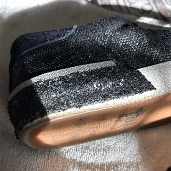 Dolce Vita Black and White Sneakers Classic Design - Picture 6 of 15